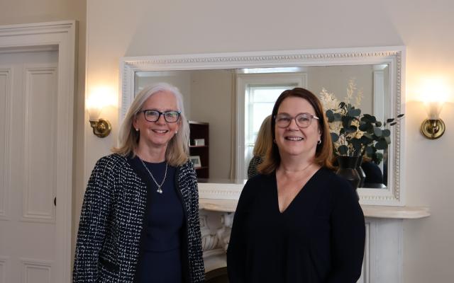 photo of Drs. Jane Philpott and Diane Lougheed in front of a mirror